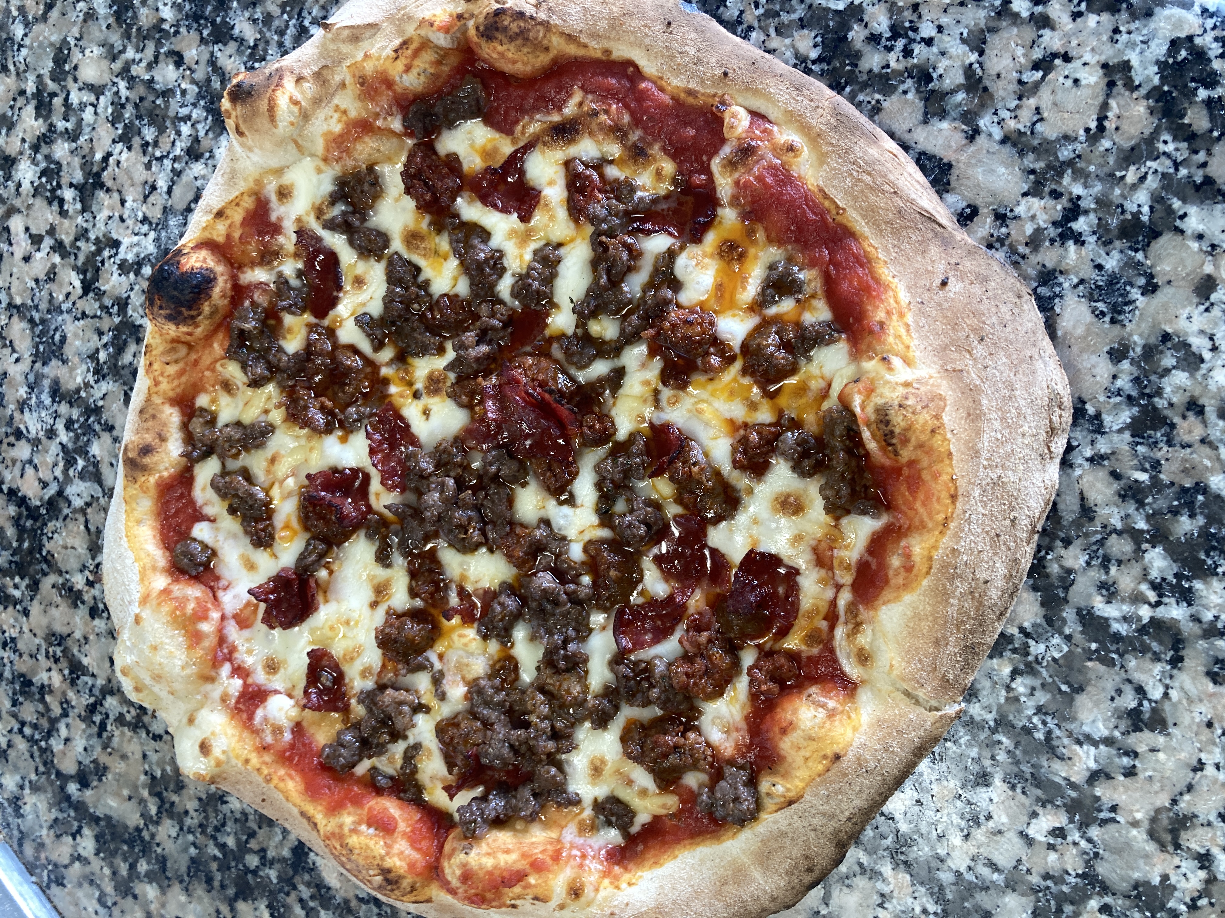 Pizza Cannibale Spéciale — viande hachée, chorizo, merguez